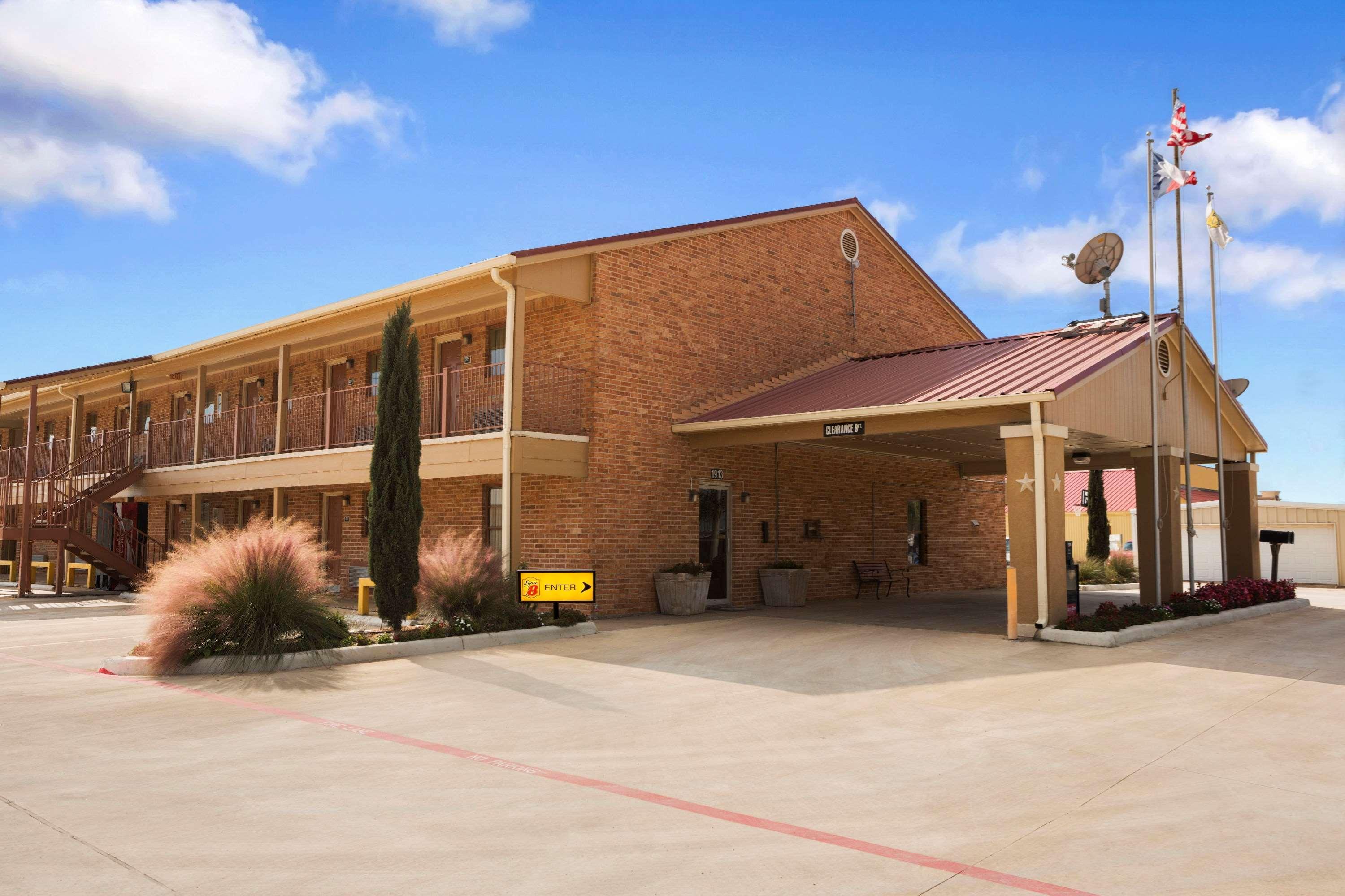 Motel Super 8 By Wyndham Pleasanton Extérieur photo
