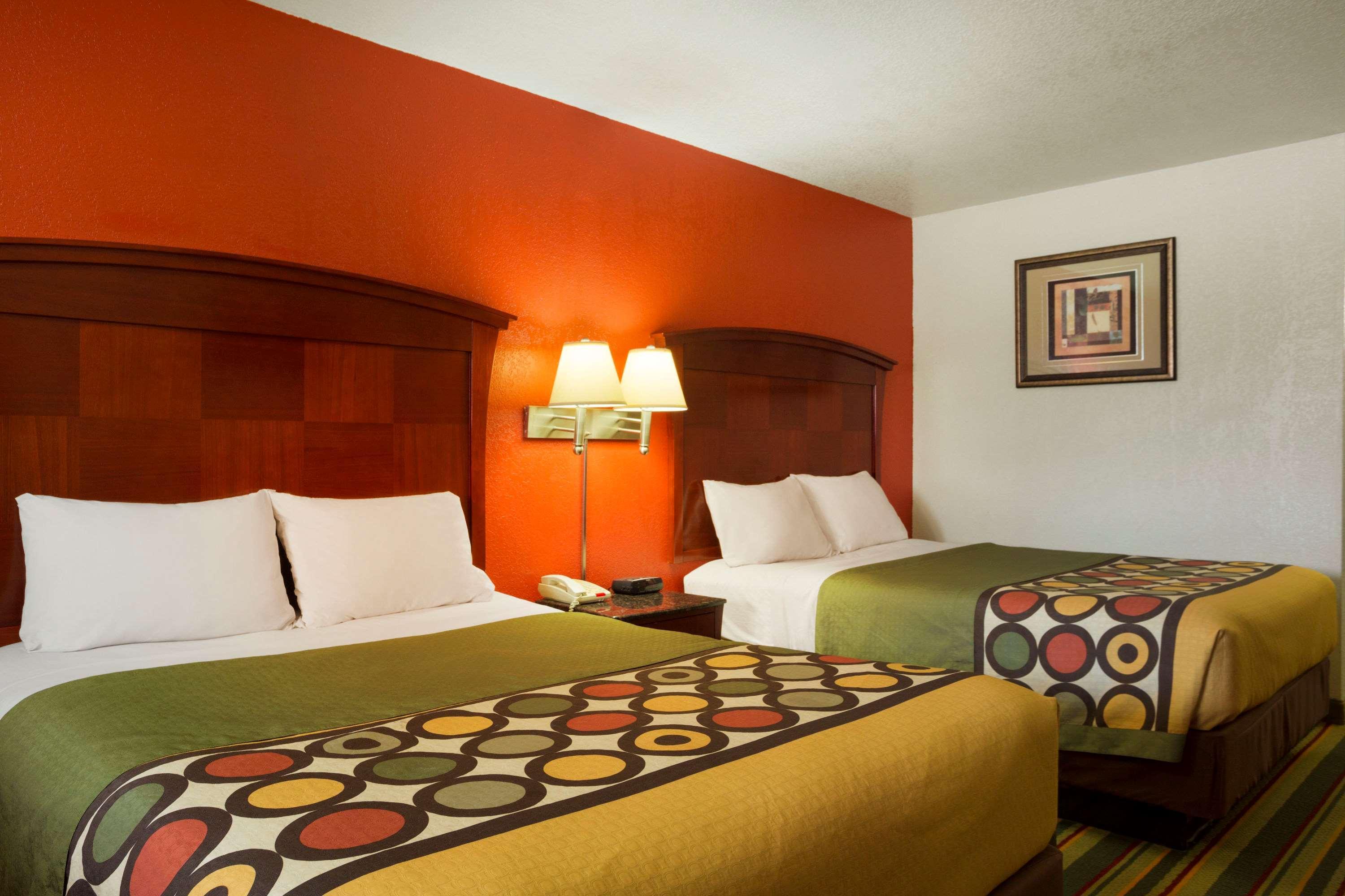 Motel Super 8 By Wyndham Pleasanton Extérieur photo