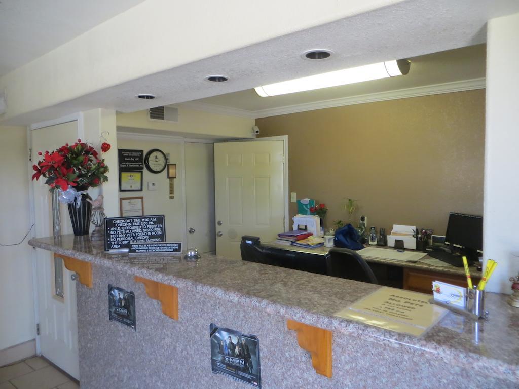 Motel Super 8 By Wyndham Pleasanton Extérieur photo