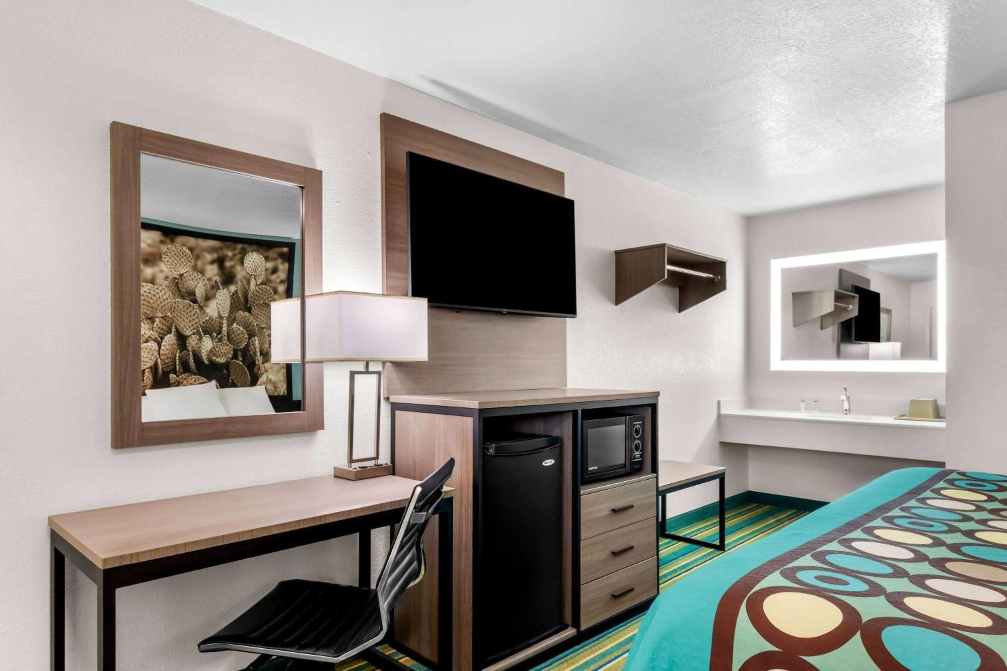 Motel Super 8 By Wyndham Pleasanton Extérieur photo