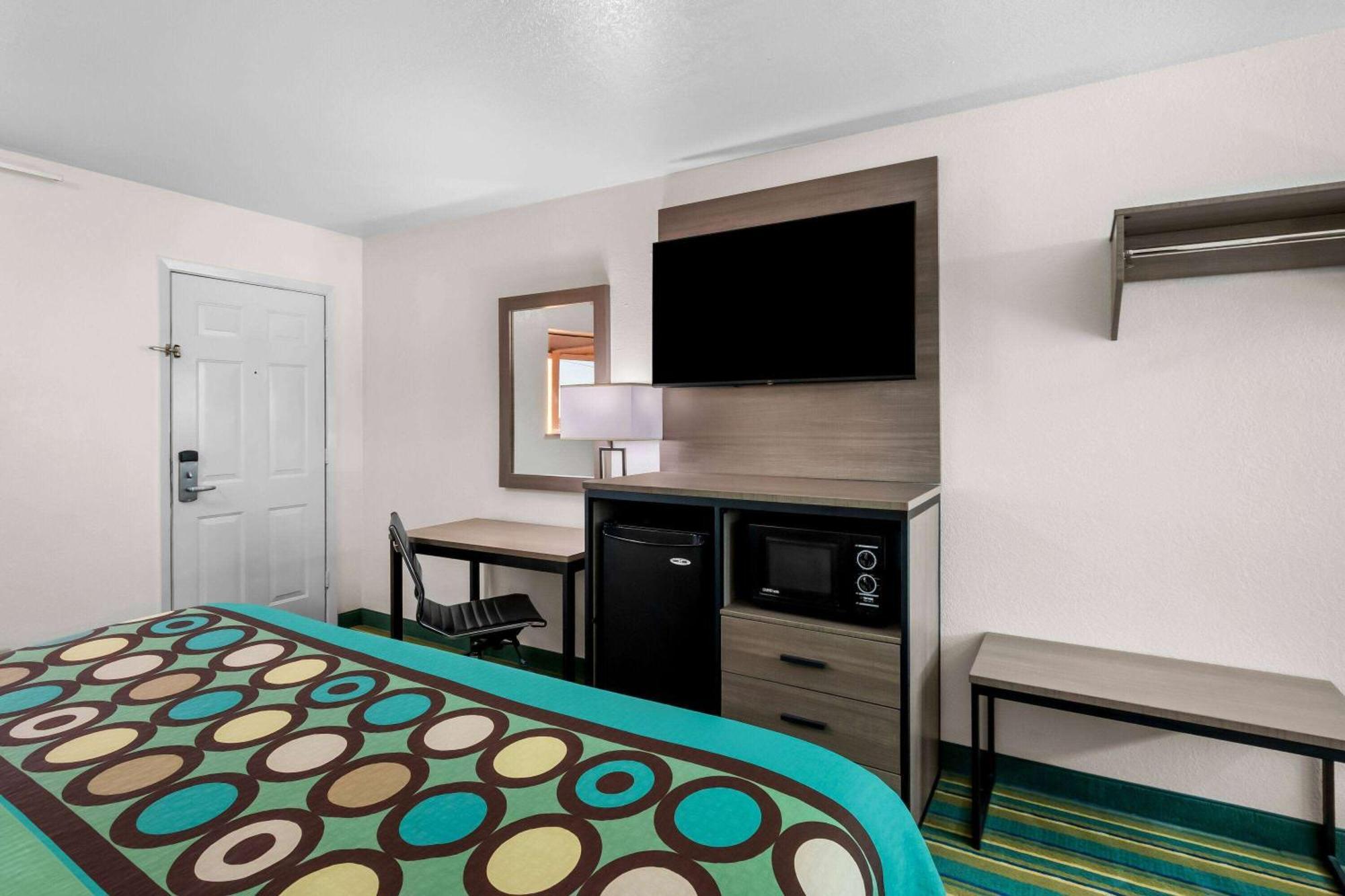 Motel Super 8 By Wyndham Pleasanton Extérieur photo