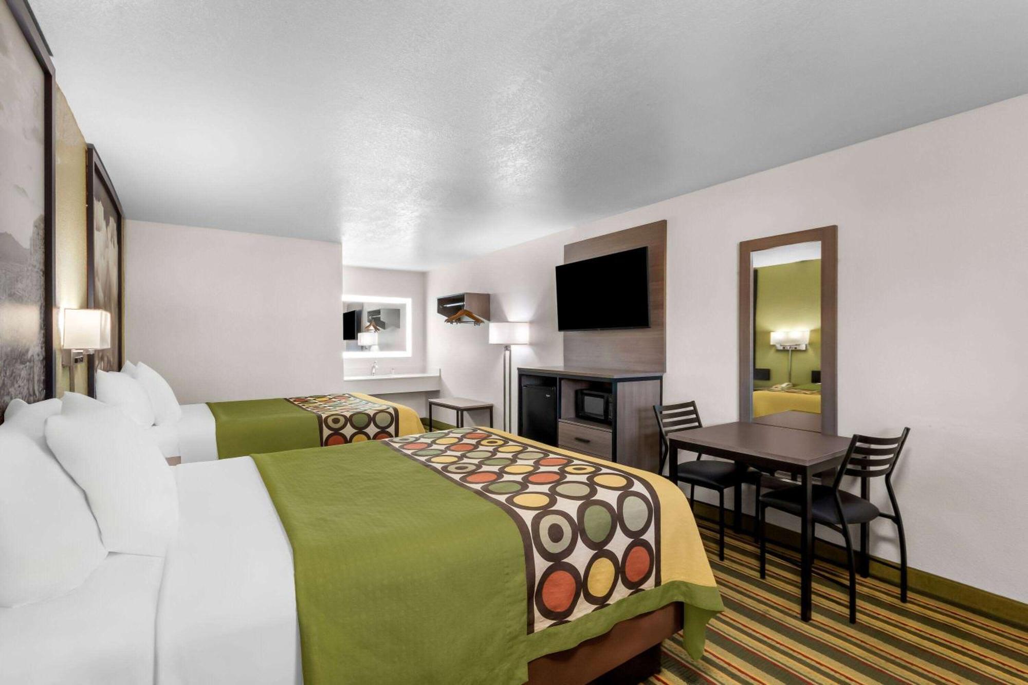 Motel Super 8 By Wyndham Pleasanton Extérieur photo