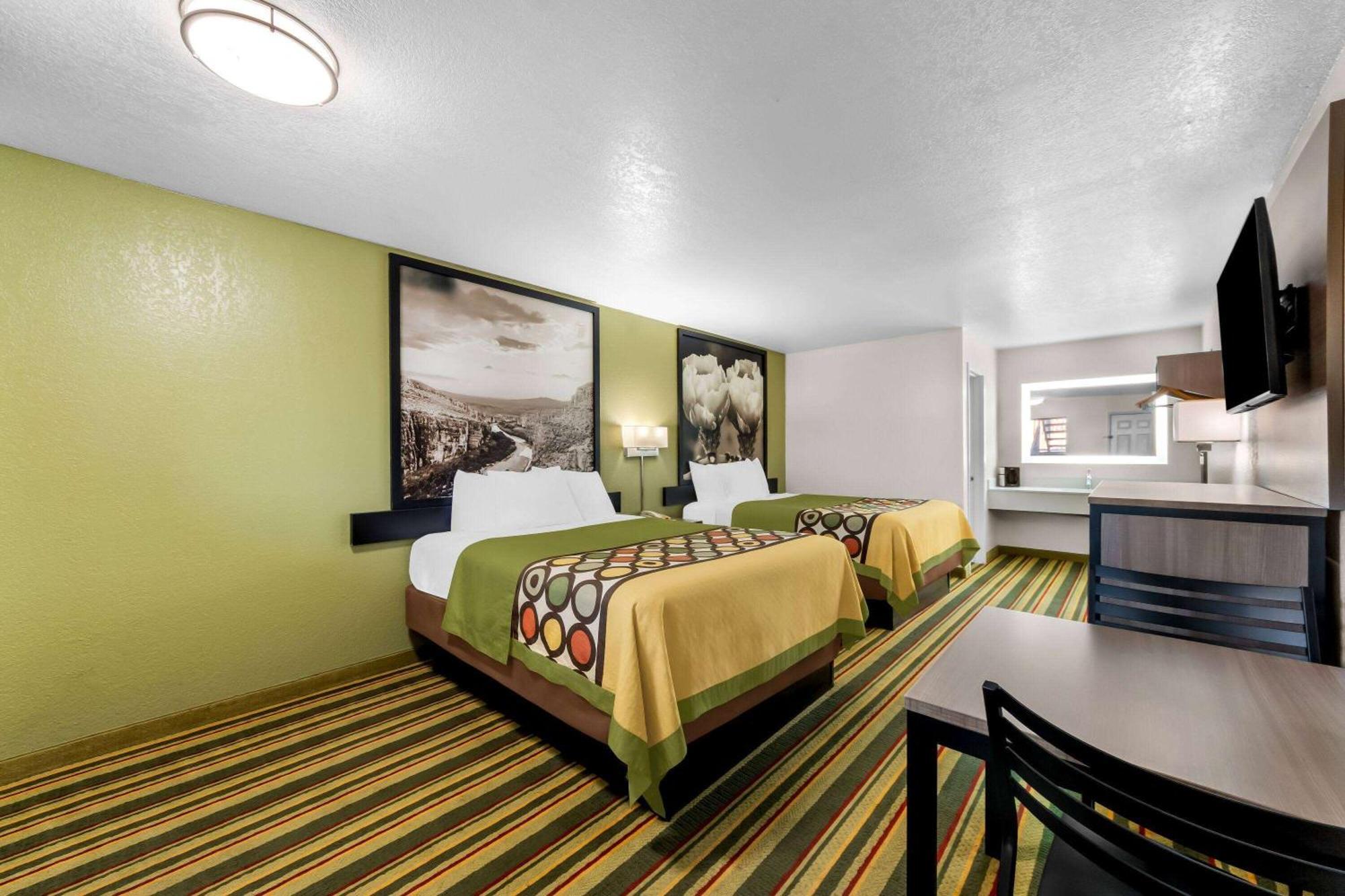 Motel Super 8 By Wyndham Pleasanton Extérieur photo