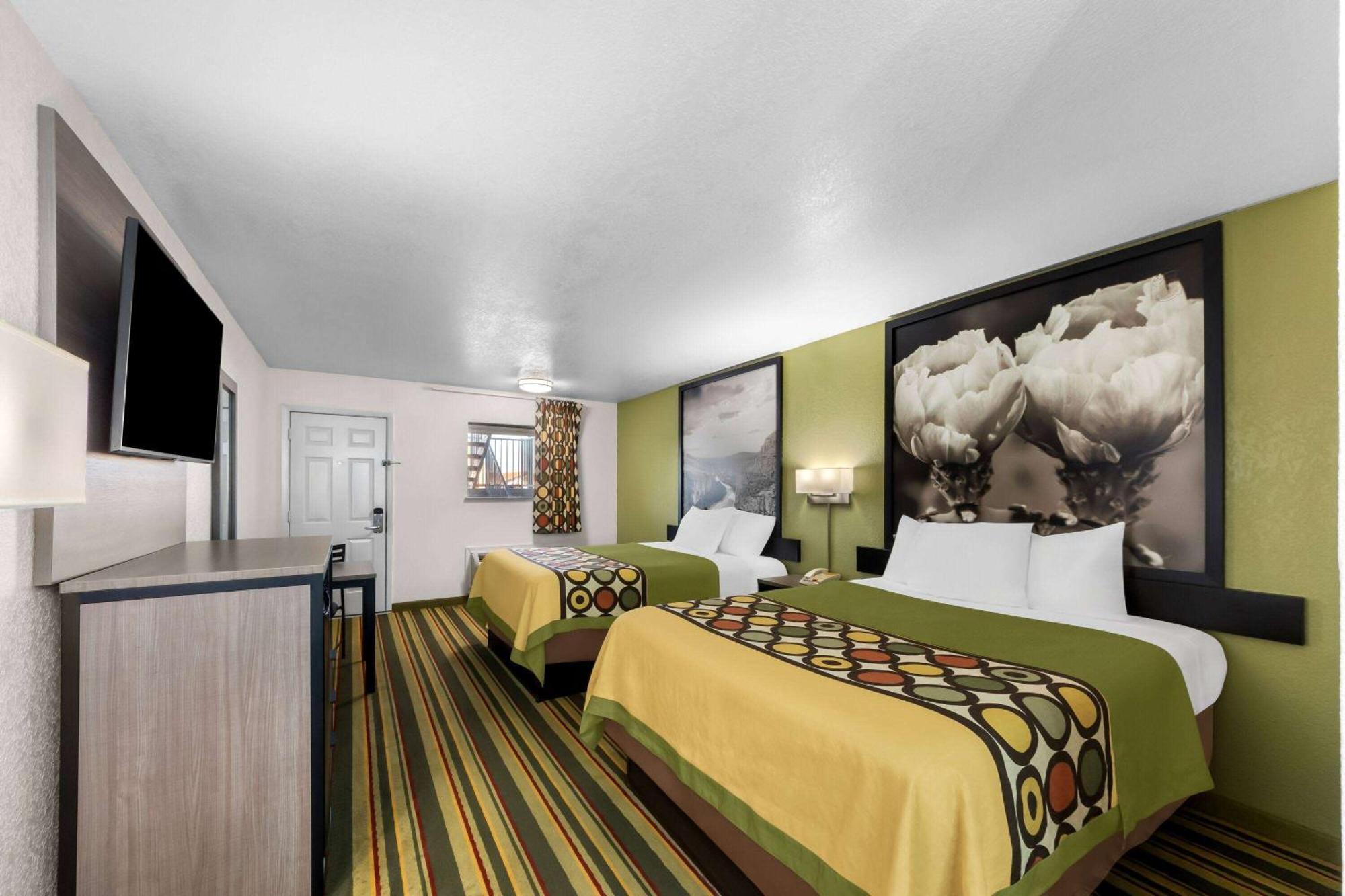 Motel Super 8 By Wyndham Pleasanton Extérieur photo