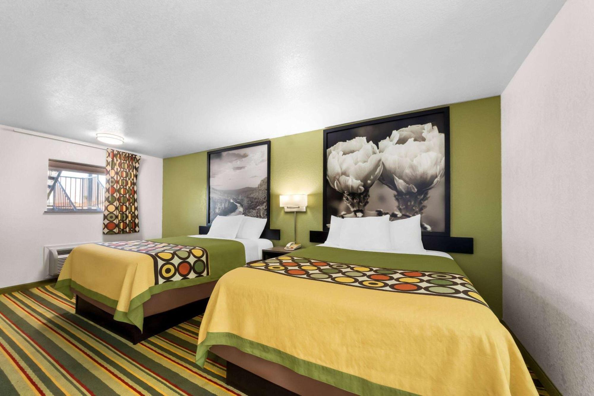 Motel Super 8 By Wyndham Pleasanton Extérieur photo