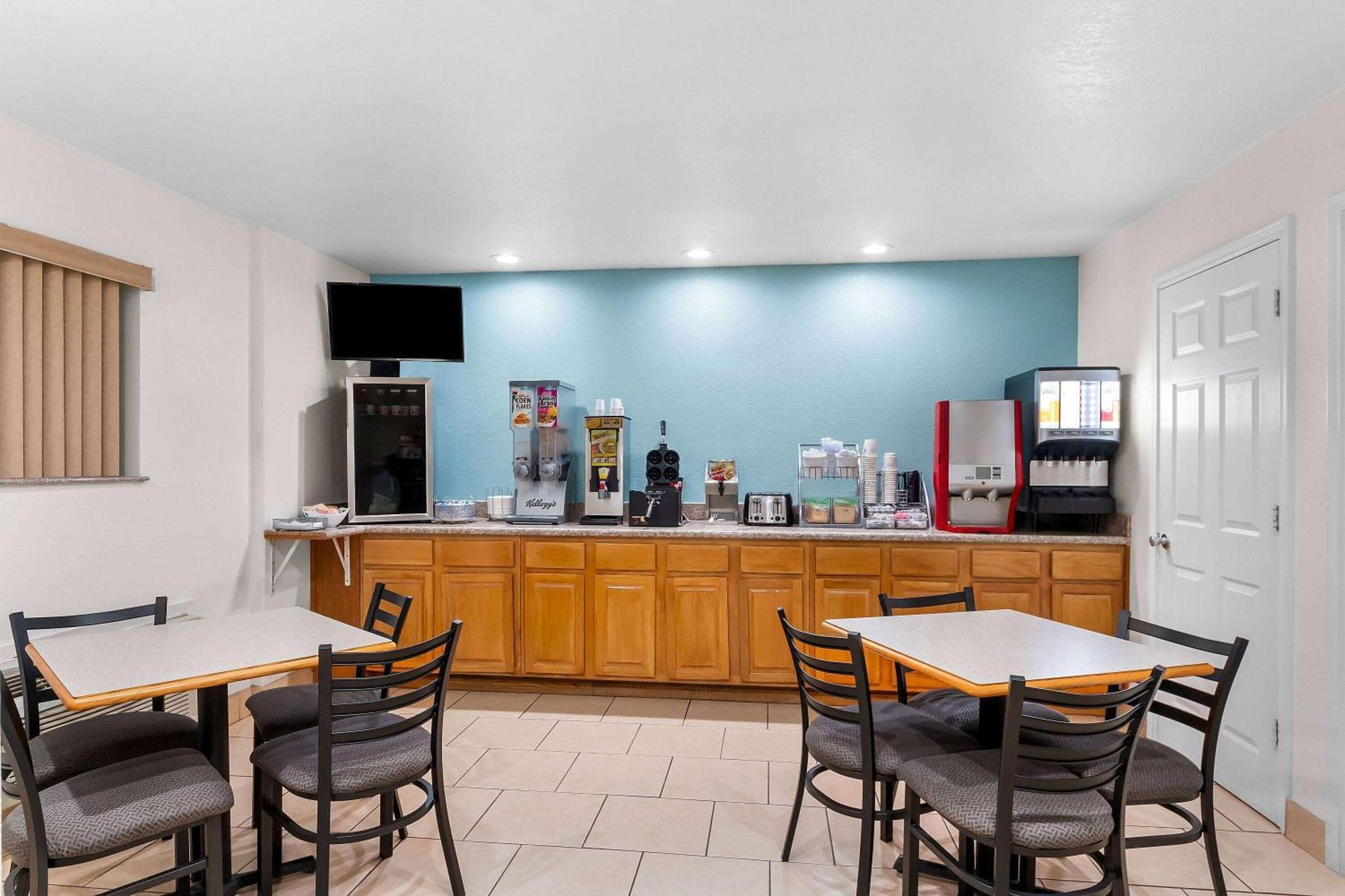 Motel Super 8 By Wyndham Pleasanton Extérieur photo