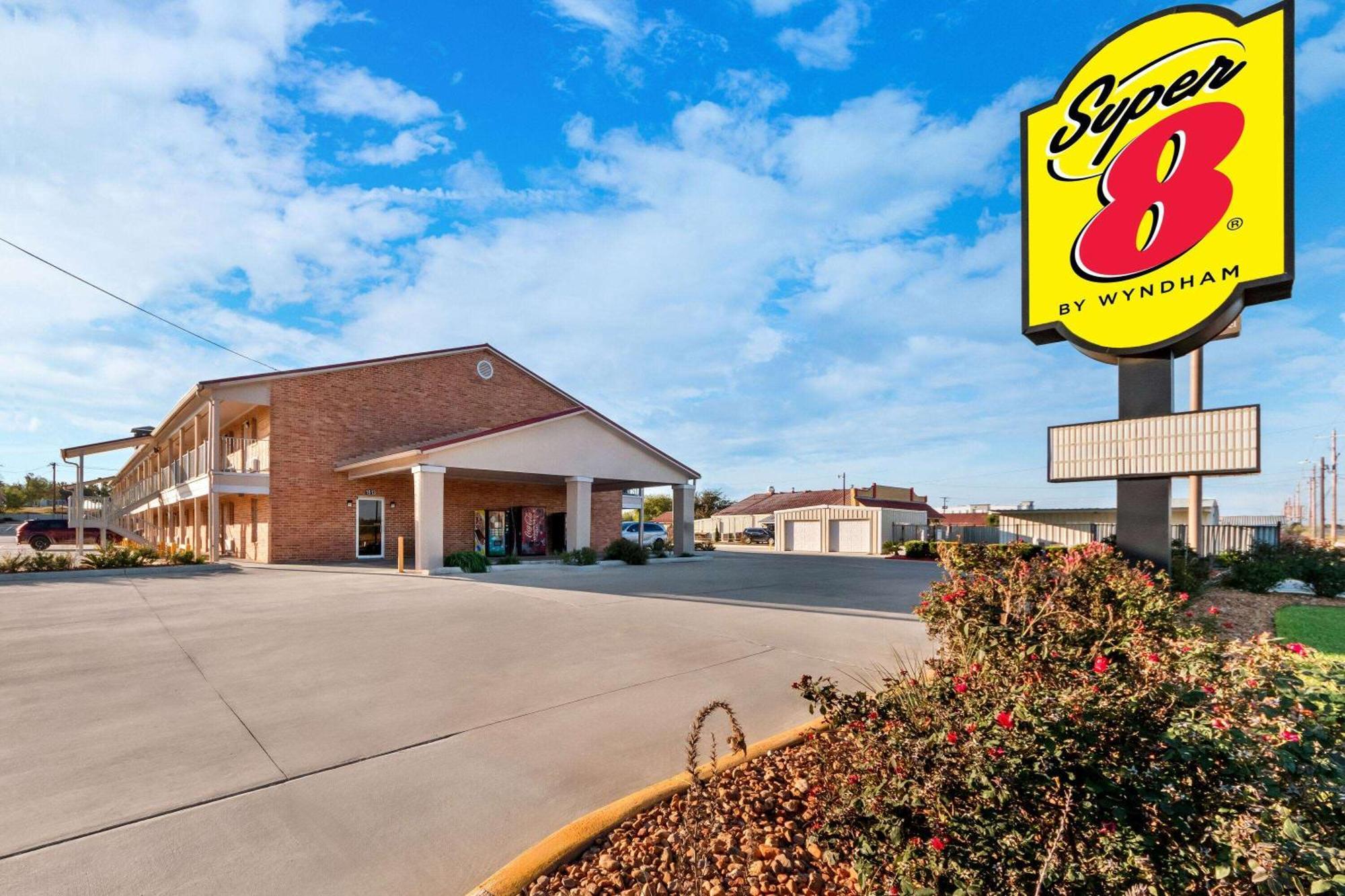 Motel Super 8 By Wyndham Pleasanton Extérieur photo