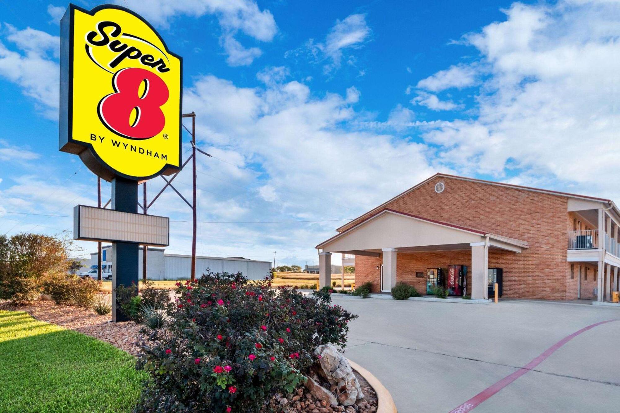 Motel Super 8 By Wyndham Pleasanton Extérieur photo
